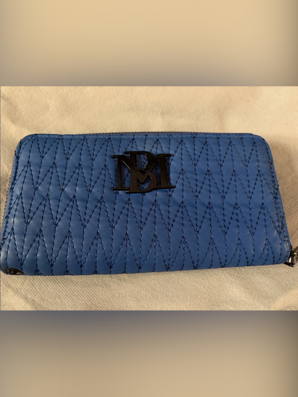 Barkley Mischka - Blue Quilted Womenโs Zip Wallet